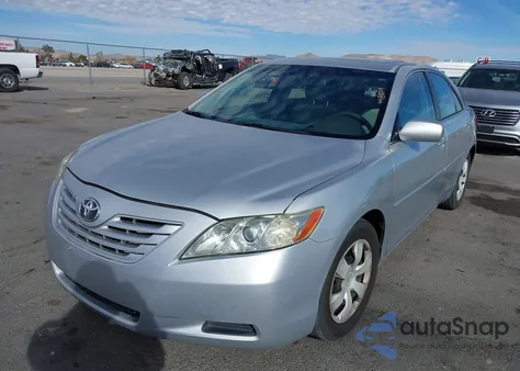 2007 Toyota Camry Le z USA, uszkodzony, nr VIN 4T1BE46K57U125777